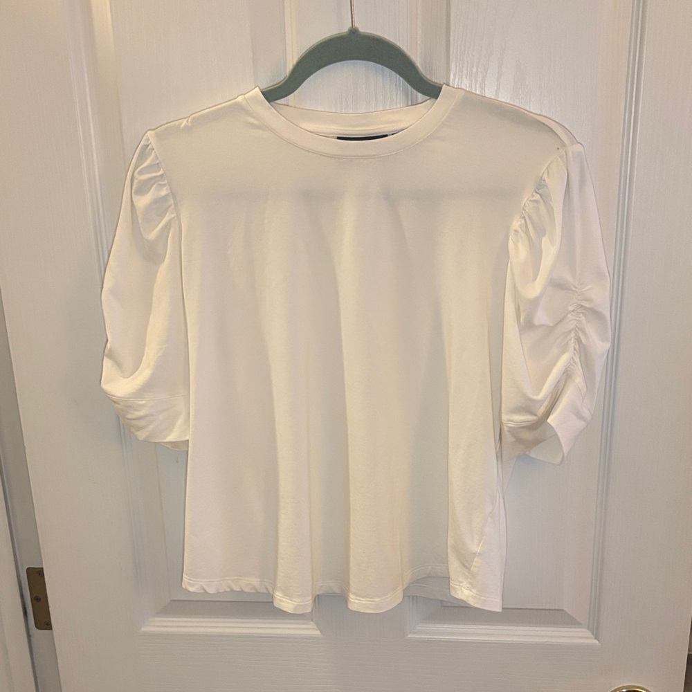 G BY GULIANA | White ruched sleeve t-shirt,‎ size medium - EUC